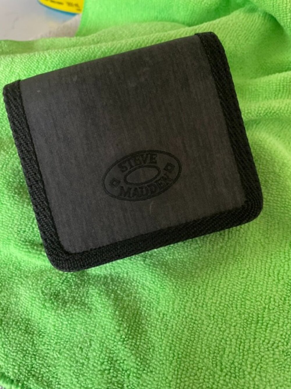 Steve Madden VTG Billfold Wallet with 2 Sections/2 Snap closures